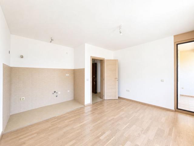 Nov jednosoban stan (45m2) sa pogledom na more u kompleksu sa bazenom, Bečići, Ivanovići. 