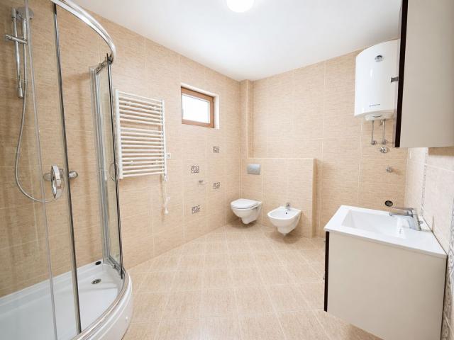 Nov jednosoban stan (45m2) sa pogledom na more u kompleksu sa bazenom, Bečići, Ivanovići. 
