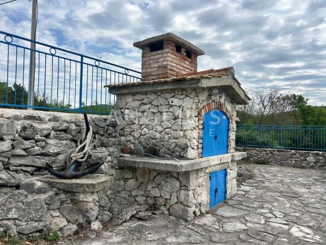 Trolokve - poljoprivredno zem sa kamenom kućom, 26.000 m2, PRODAJA