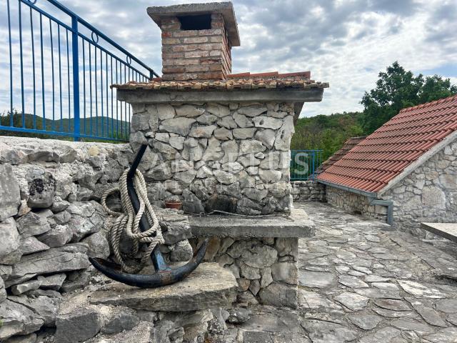 Trolokve - poljoprivredno zem sa kamenom kućom, 26.000 m2, PRODAJA