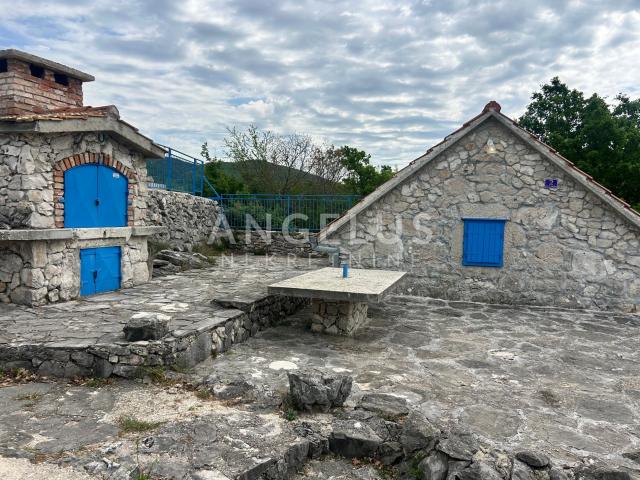 Trolokve - poljoprivredno zem sa kamenom kućom, 26.000 m2, PRODAJA