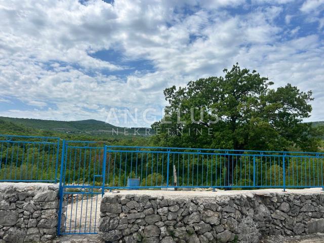 Trolokve - poljoprivredno zem sa kamenom kućom, 26.000 m2, PRODAJA