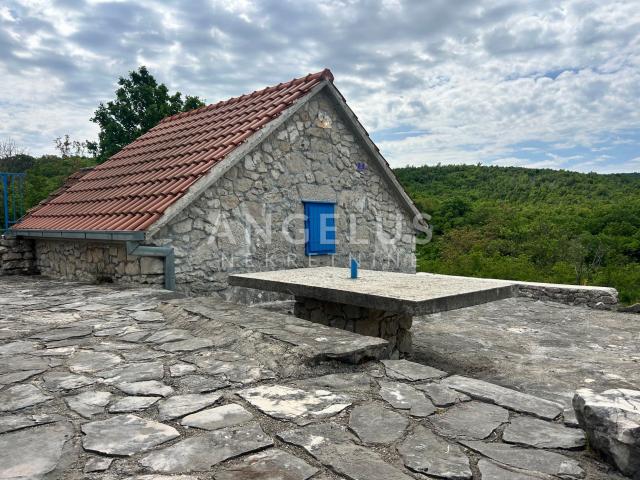 Trolokve - poljoprivredno zem sa kamenom kućom, 26.000 m2, PRODAJA