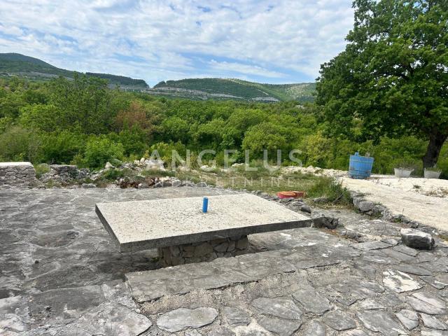 Trolokve - poljoprivredno zem sa kamenom kućom, 26.000 m2, PRODAJA