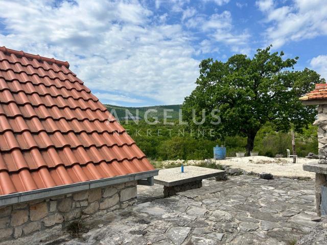 Trolokve - poljoprivredno zem sa kamenom kućom, 26.000 m2, PRODAJA