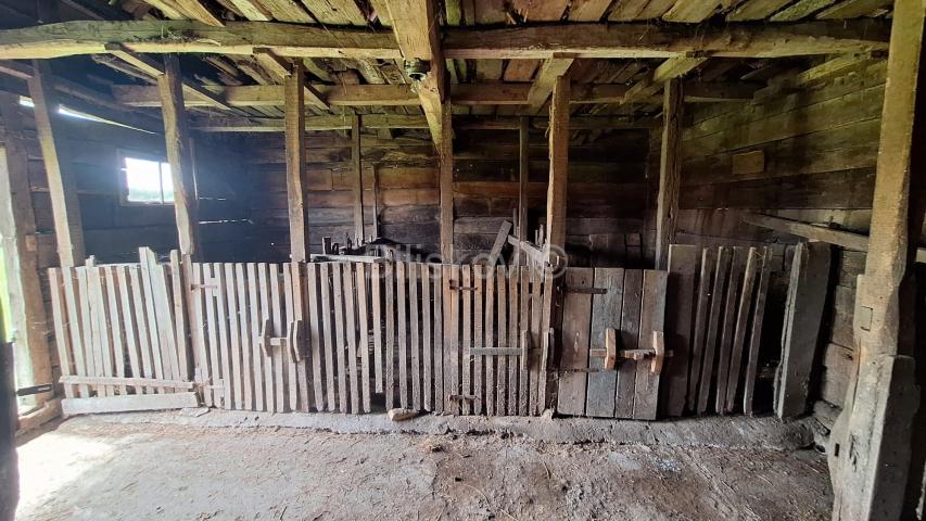 Prodaja, Popovača, tradicijska drvena kuća 183m2 + pomoćni objekti