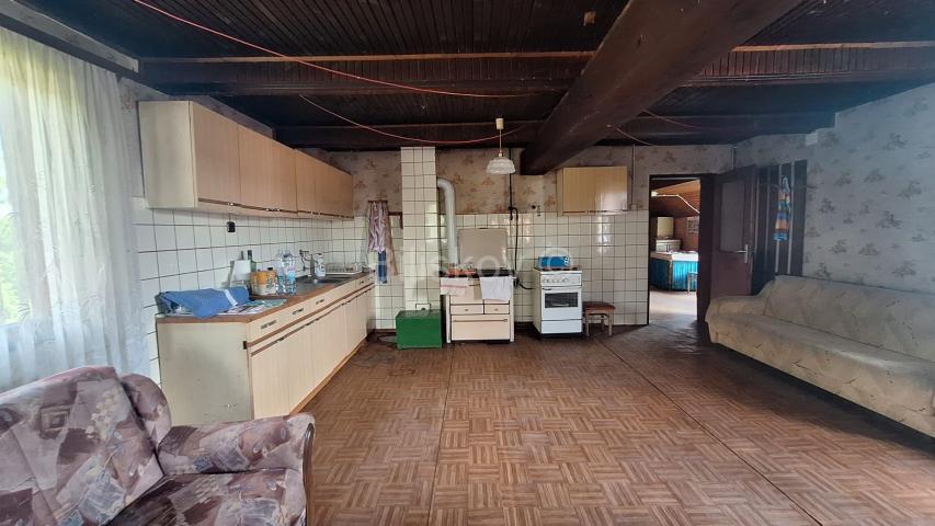 Prodaja, Popovača, tradicijsko imanje s drvenom kućom 183m2, pom. objekti