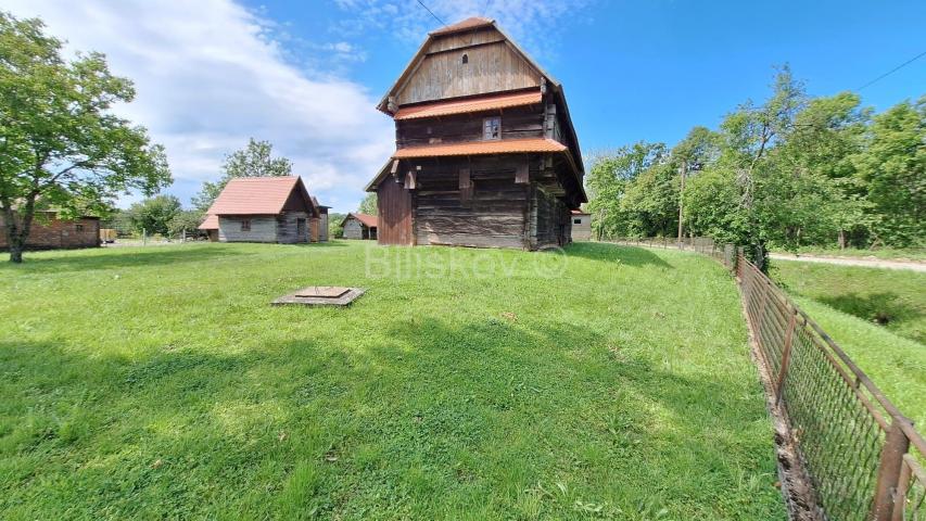 Prodaja, Popovača, tradicijsko imanje s drvenom kućom 183m2, pom. objekti