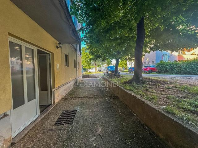 Umag, stan na centralnoj lokaciji s pogledom na more !