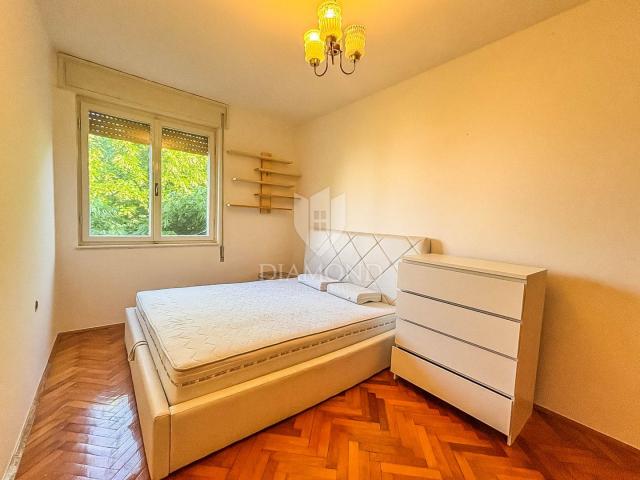 Umag, stan na centralnoj lokaciji s pogledom na more !