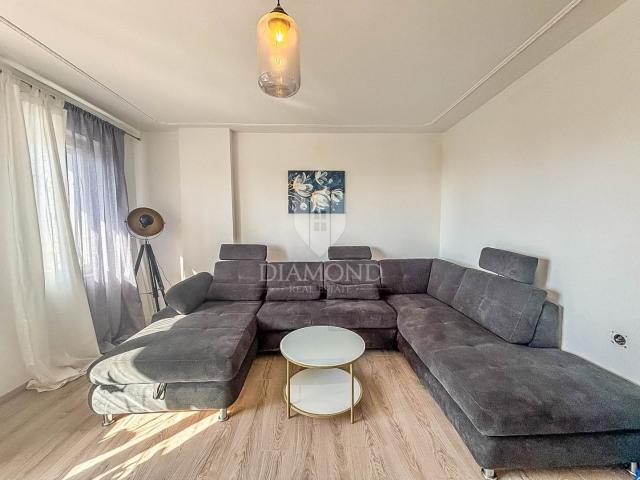 Umag, stan na centralnoj lokaciji s pogledom na more !