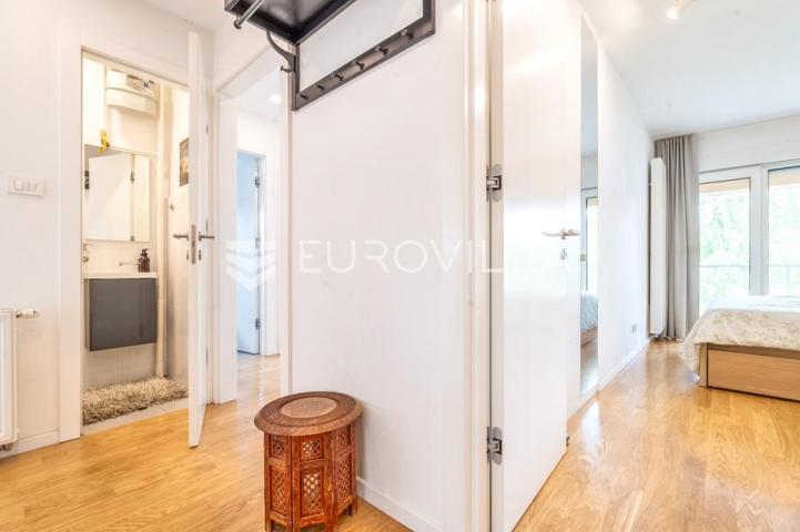 Ravnice prekrasan namješten četverosoban stan 120 m²