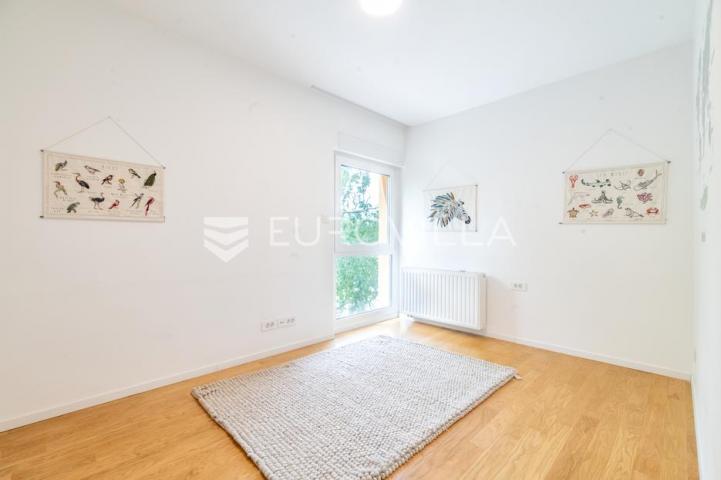 Ravnice prekrasan namješten četverosoban stan 120 m²