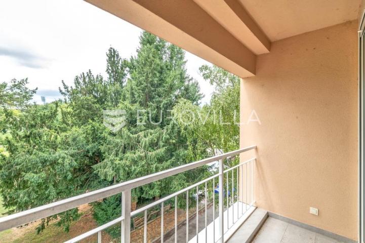 Ravnice prekrasan namješten četverosoban stan 120 m²