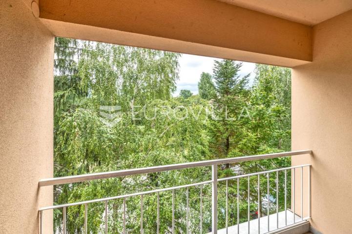Ravnice prekrasan namješten četverosoban stan 120 m²