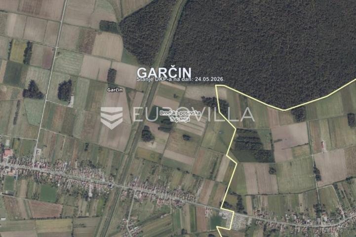 Garčin, prostrano zemljište 21 000 m² s iznimnim razvojnim potencijalom