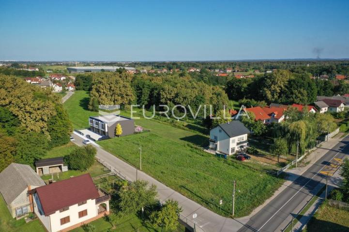 Kerestinec, moderna kuća u nizu 168 m²