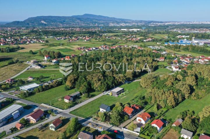 Kerestinec, moderna kuća u nizu 168 m²