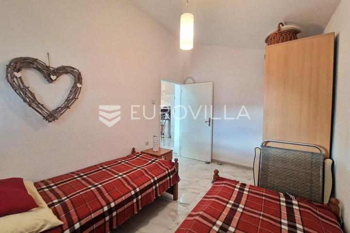 Vir, apartman s prostranom terasom i dvije spavaće sobe na odličnoj lokaciji