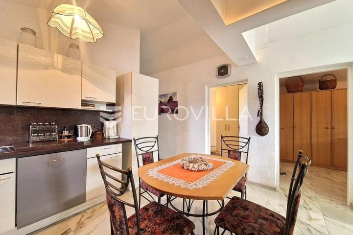 Vir, apartman s prostranom terasom i dvije spavaće sobe na odličnoj lokaciji