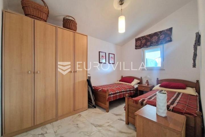 Vir, apartman s prostranom terasom i dvije spavaće sobe na odličnoj lokaciji