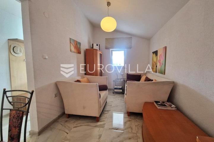 Vir, apartman s prostranom terasom i dvije spavaće sobe na odličnoj lokaciji