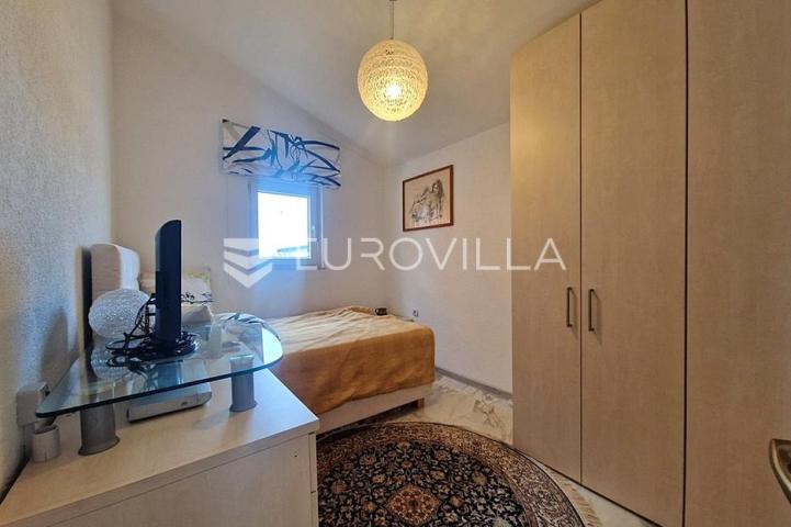 Vir, apartman s prostranom terasom i dvije spavaće sobe na odličnoj lokaciji