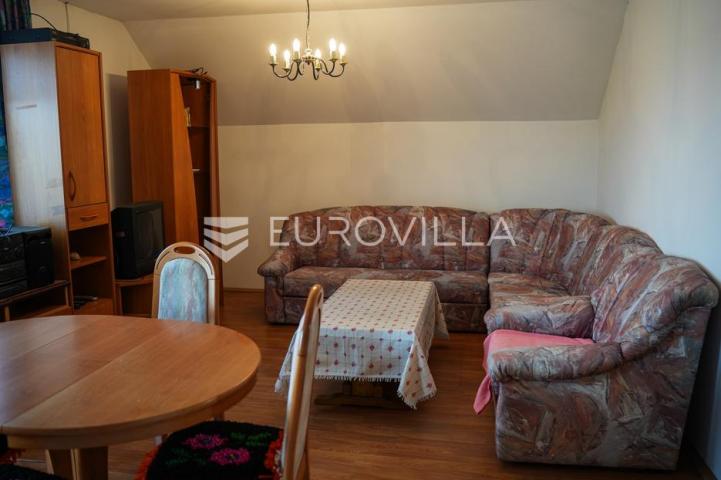 Tovarnik, izuzetna prilika, prostrana kuća s tri stana i okućnicom od 1.949 m²