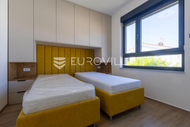 Istra, Poreč, komforna kuća u nizu s vrtom i vlastitim spa kutkom