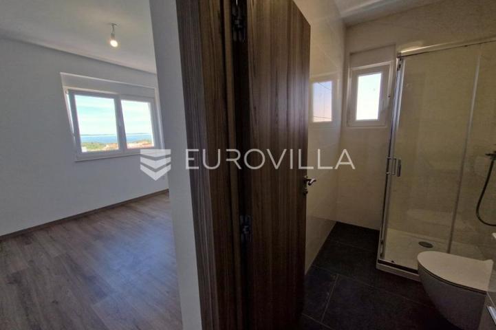 Vir, luksuzna vila s bazenom i krovnom terasom, pogled na more iz svih prostorija