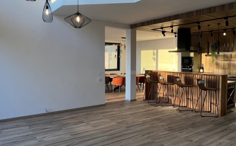 Prodaja, Kuća, 480m2 , KAVAC