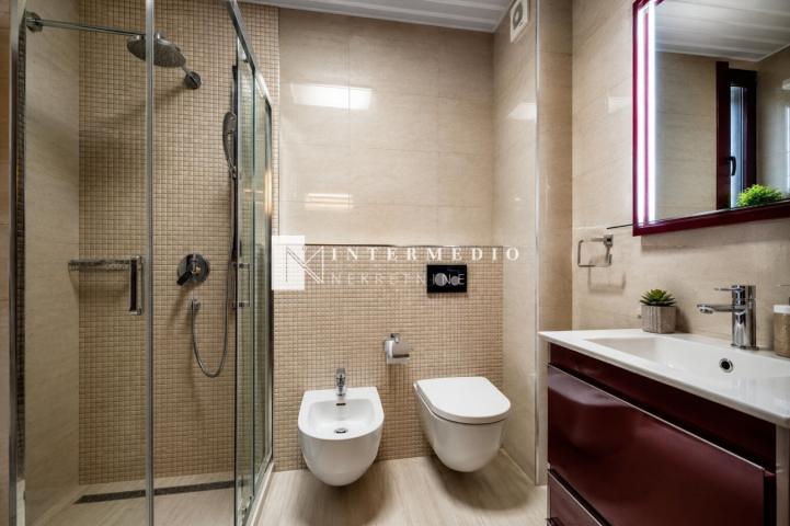 Penthouse na prodaju u Pržnu, Crna Gora – Pogled na more i rooftop bazen