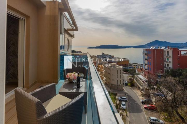 Penthouse na prodaju u Pržnu, Crna Gora – Pogled na more i rooftop bazen