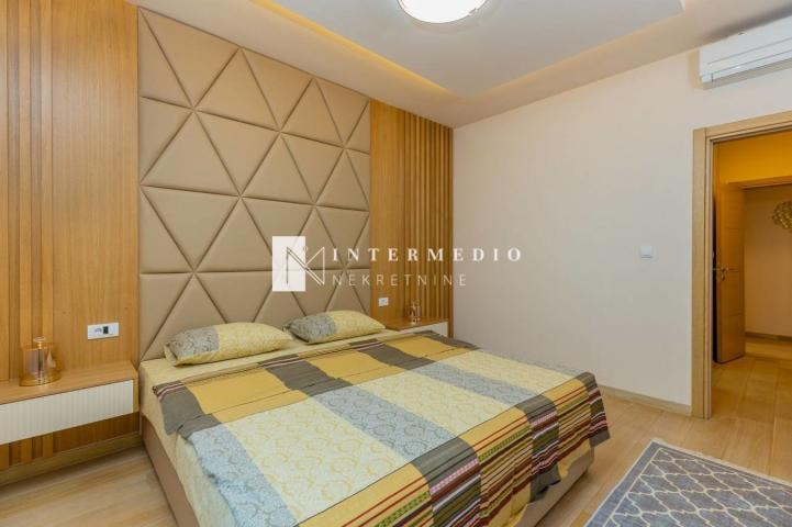 Penthouse na prodaju u Pržnu, Crna Gora – Pogled na more i rooftop bazen