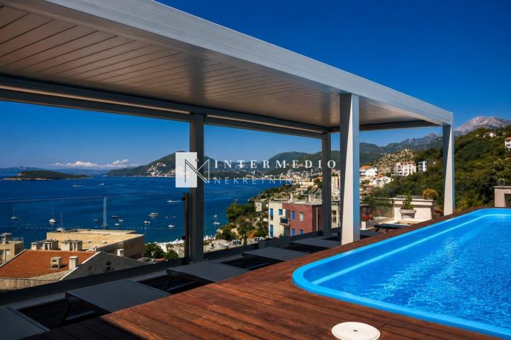 Penthouse na prodaju u Pržnu, Crna Gora – Pogled na more i rooftop bazen