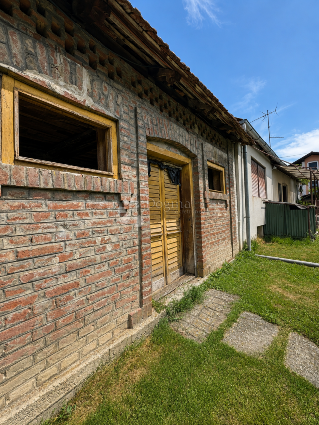 Đurđevac - Rijetka prilika – kuća i gradilište 100m od centra