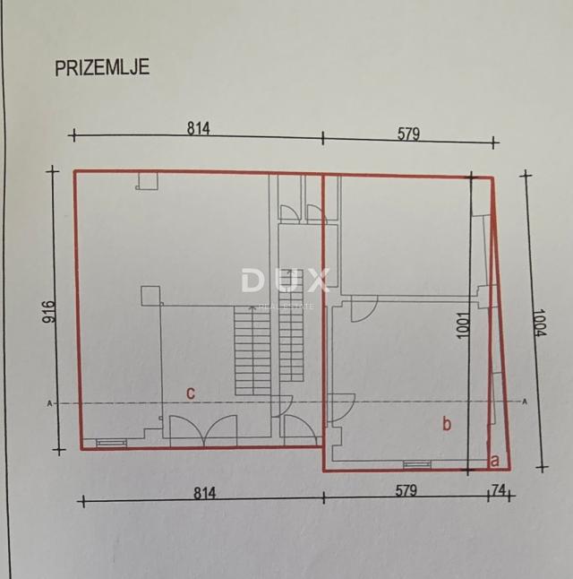 RIJEKA, SUŠAK - Poslovni prostor+dvije garsonijere,  blizu centra grada, 240m2
