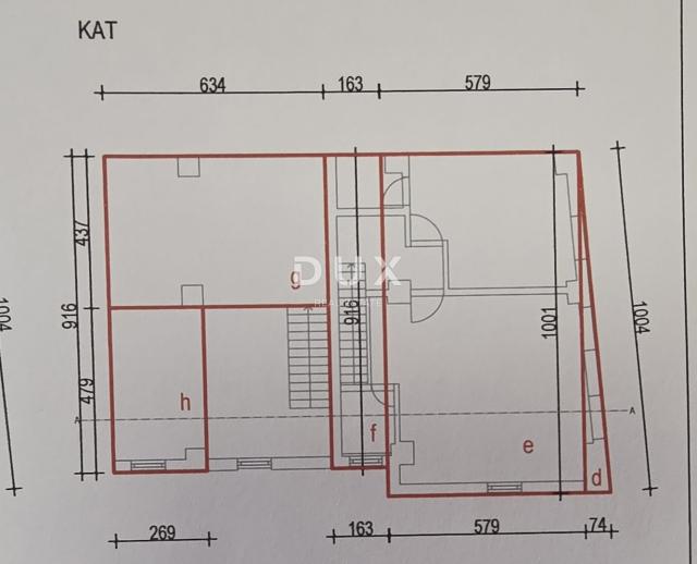RIJEKA, SUŠAK - Poslovni prostor+dvije garsonijere,  blizu centra grada, 240m2