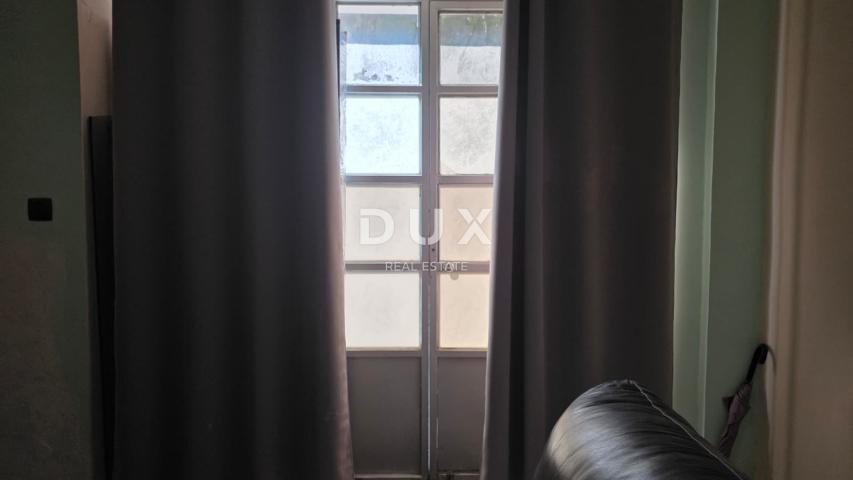 RIJEKA, SUŠAK - Poslovni prostor+dvije garsonijere,  blizu centra grada, 240m2