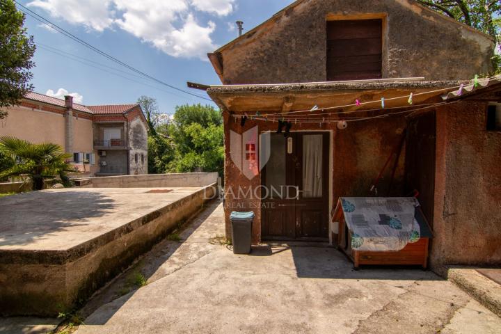 LUKEŽI – ADAPTIRANA DVOJNA KUĆA S OKUĆNICOM