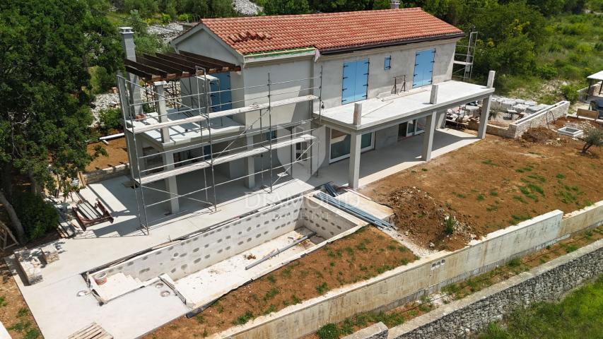 MEDITERANSKA VILLA U IZGRADNJI, LABIN, OKOLICA