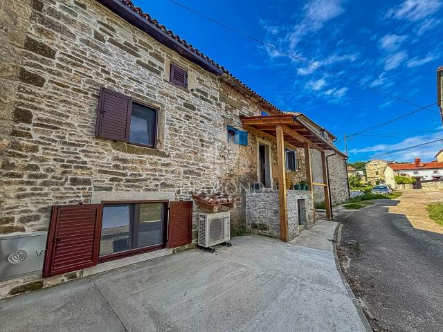 Buje, obnovljena kuća u blizini Grožnjana!