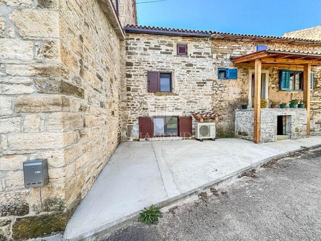 Buje, obnovljena kuća u blizini Grožnjana!
