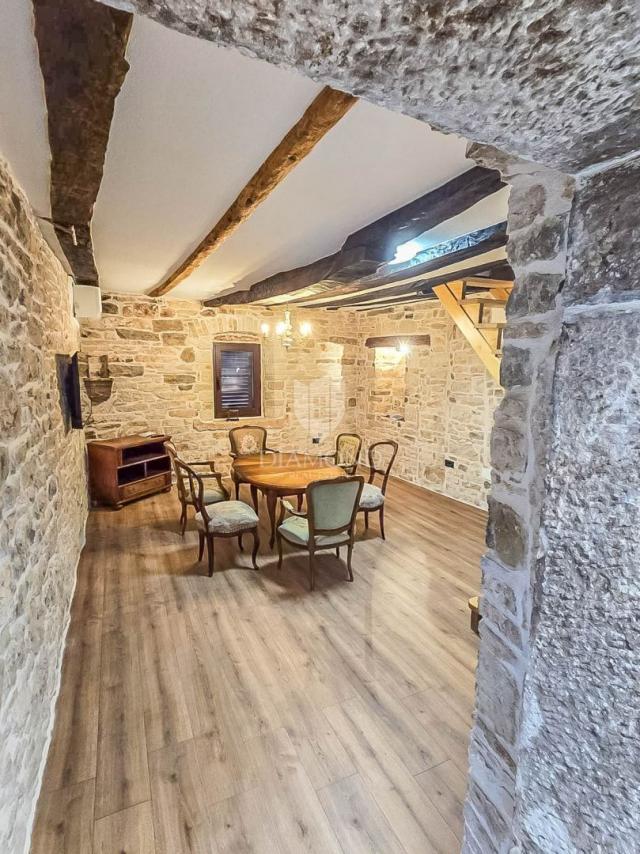Buje, obnovljena kuća u blizini Grožnjana!