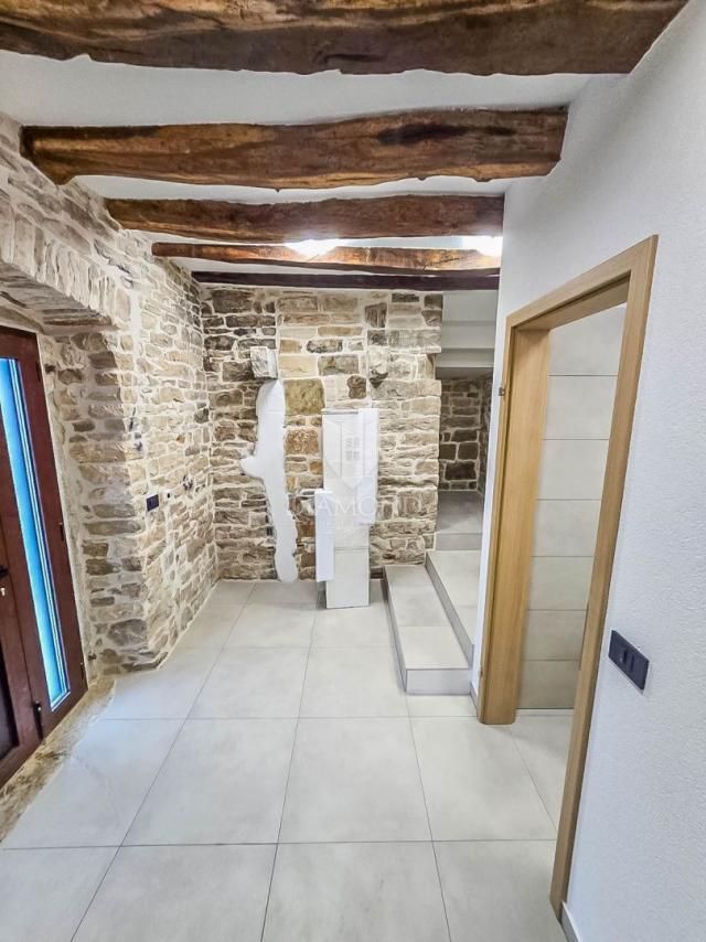 Buje, obnovljena kuća u blizini Grožnjana!