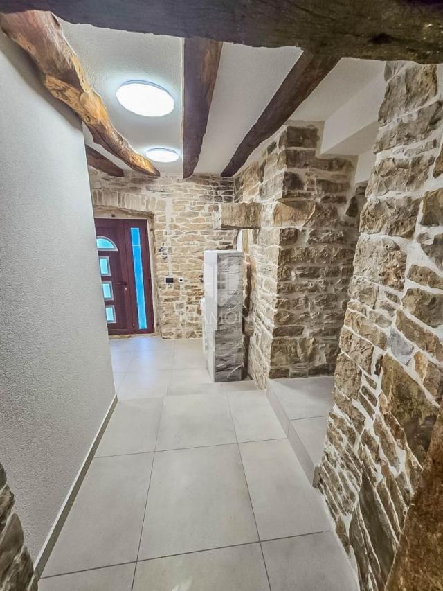 Buje, obnovljena kuća u blizini Grožnjana!