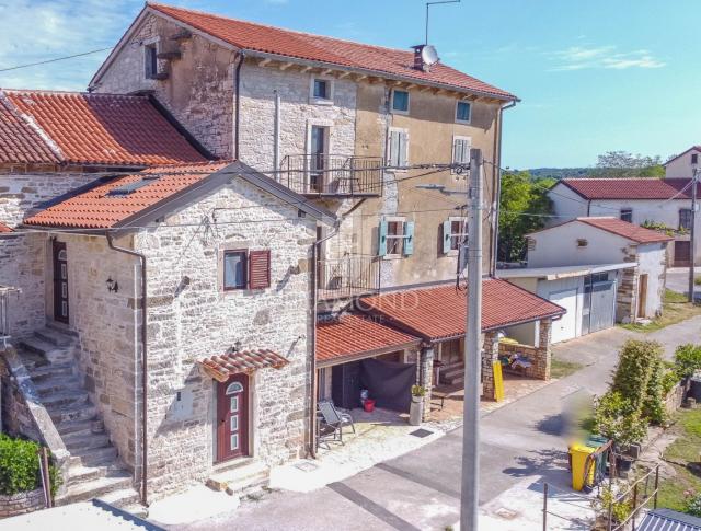 Buje, obnovljena kuća u blizini Grožnjana!