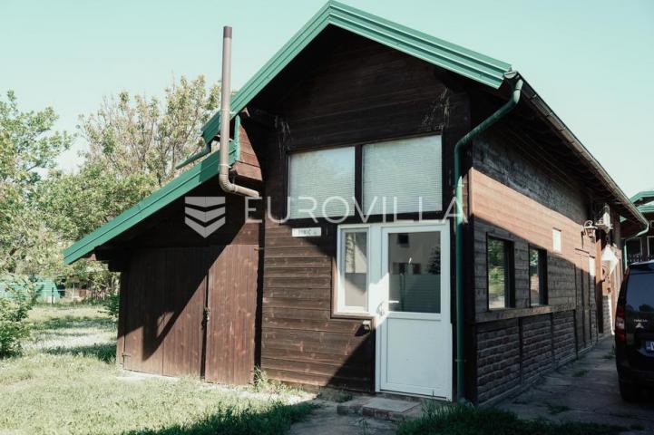 Ilok, Šarengrad, Imanje uz samu obalu Dunava s vlastitim pristupom rijeci