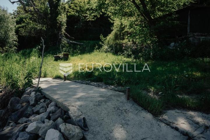 Ilok, Šarengrad, Imanje uz samu obalu Dunava s vlastitim pristupom rijeci