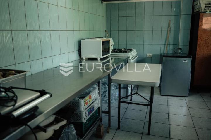 Ilok, Šarengrad, Imanje uz samu obalu Dunava s vlastitim pristupom rijeci